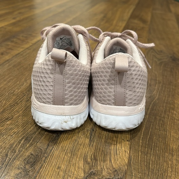 Nike - Picture 4 of 7